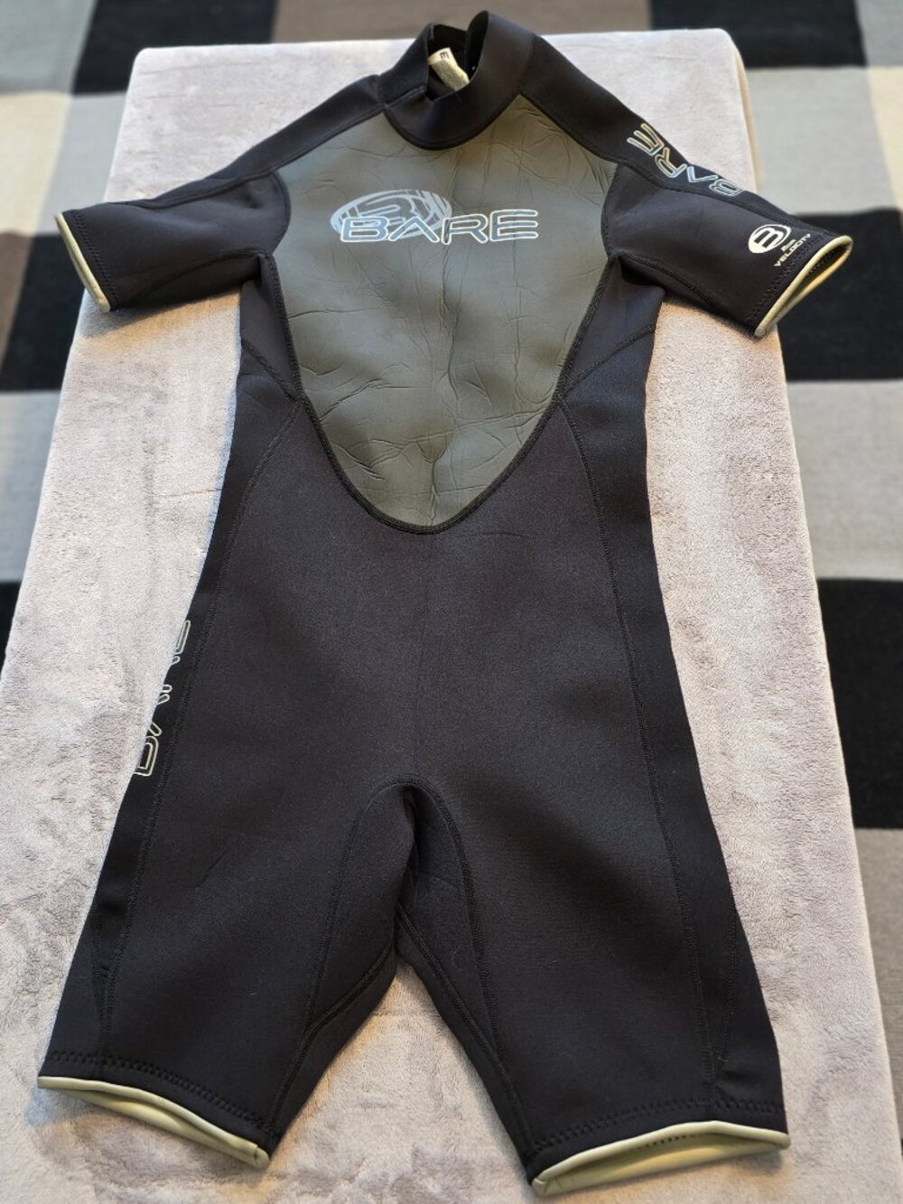 BARE Velocity Wet suit 2mm womans shorty small